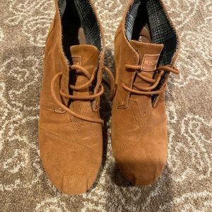Toms suede wedges